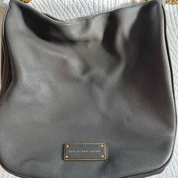 Marc by Marc Jacobs gray pebbled leather hobo with cross body strap - Picture 9 of 10